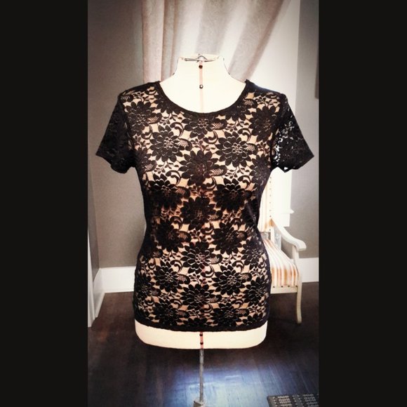 Forever 21 Black Floral Lace Top Size M - Picture 9 of 13